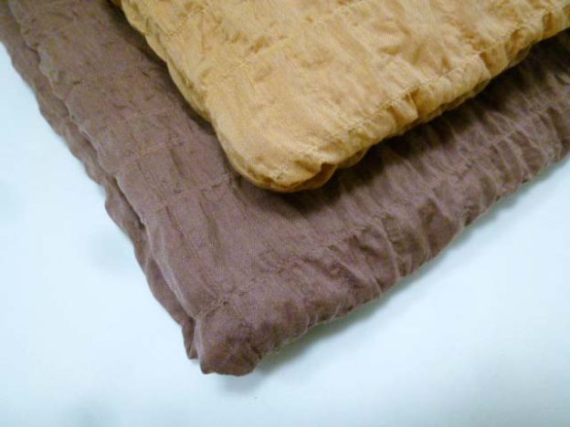 枇杷葉染めのスカーフ