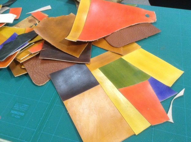 今日はレザークラフト