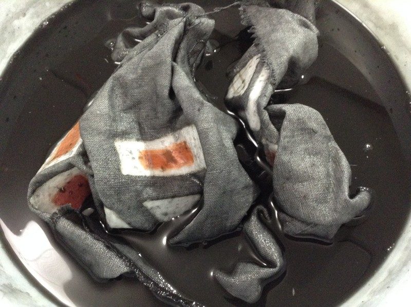 天然顔料（ベンガラ染め）によるロウケツ染め（後編）