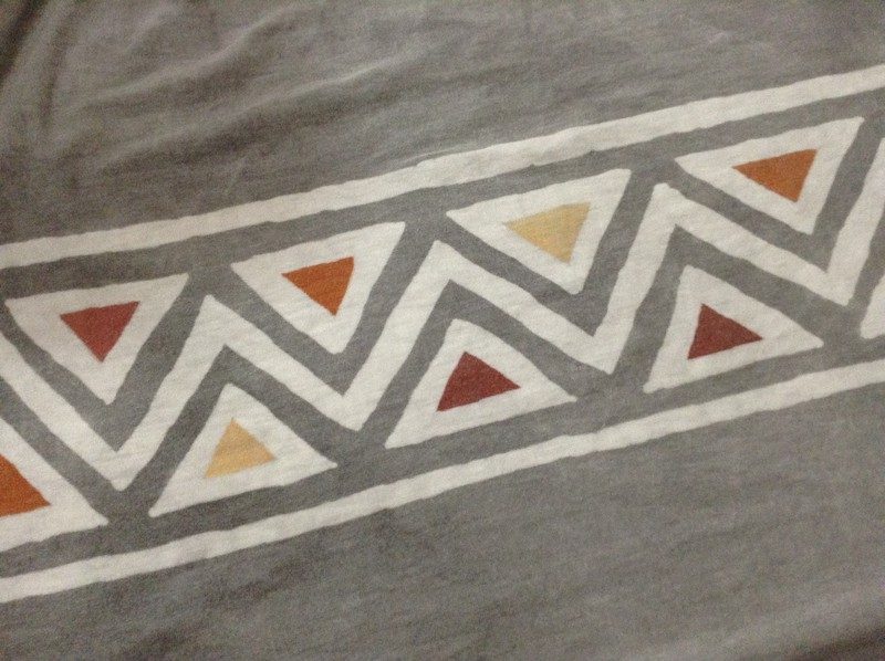 ベンガラと松煙（墨）によるロウケツ染めTシャツ（part2）