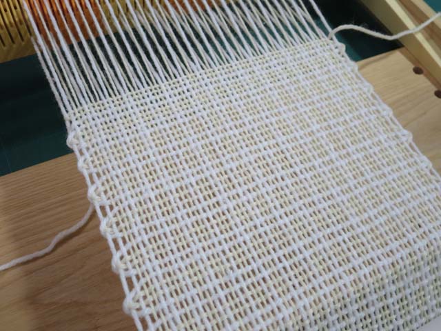 実験中の白いマフラー