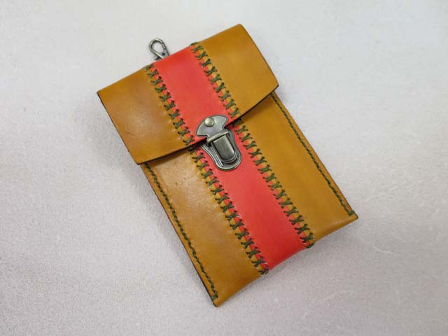 革のスマホケース