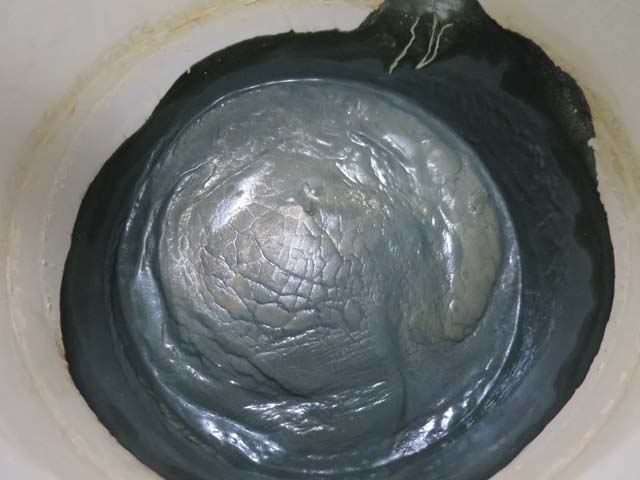 自家製の泥藍(沈殿藍)づくり②