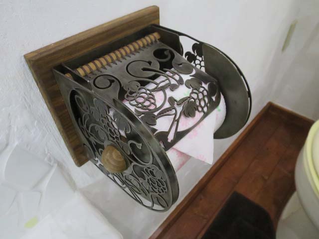 鉄のトイレットペパーホルダー（完成）