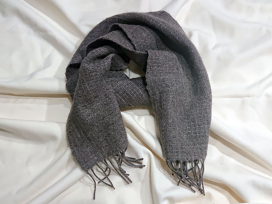 ワッフル織りのマフラー ②