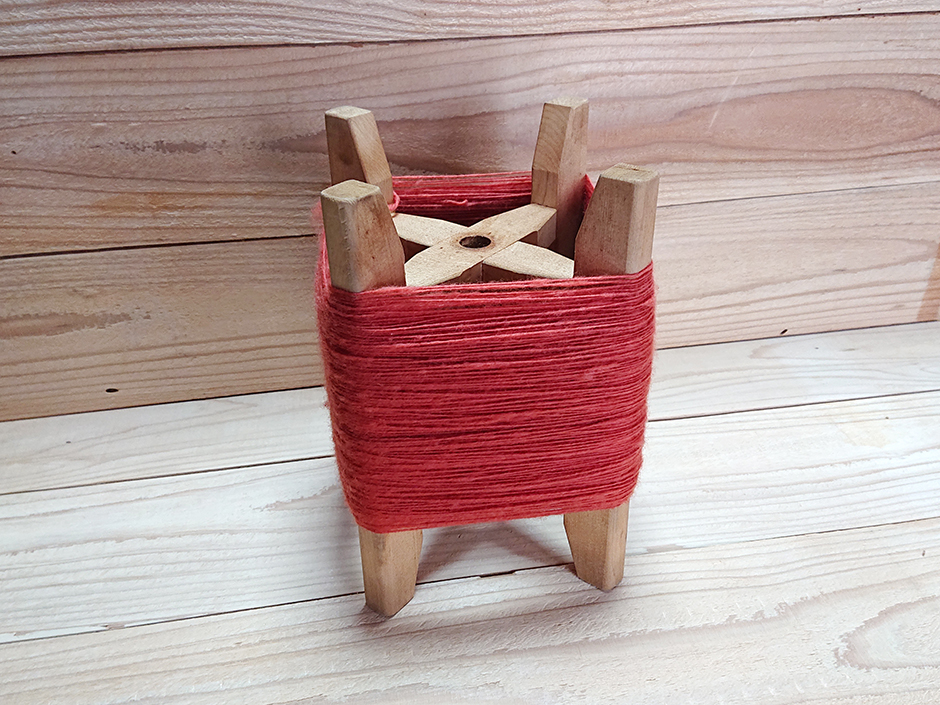 自家栽培の西洋アカネで染める。