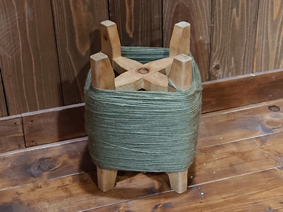 蚕紗(蚕の糞)染め