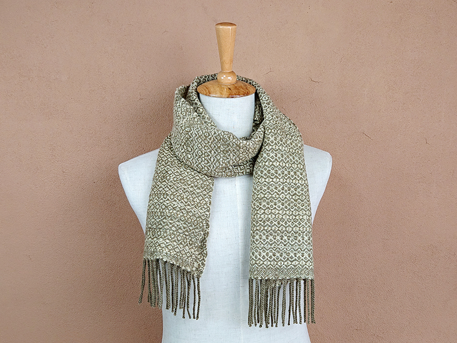 蚕紗（さんしゃ）染めのマフラー