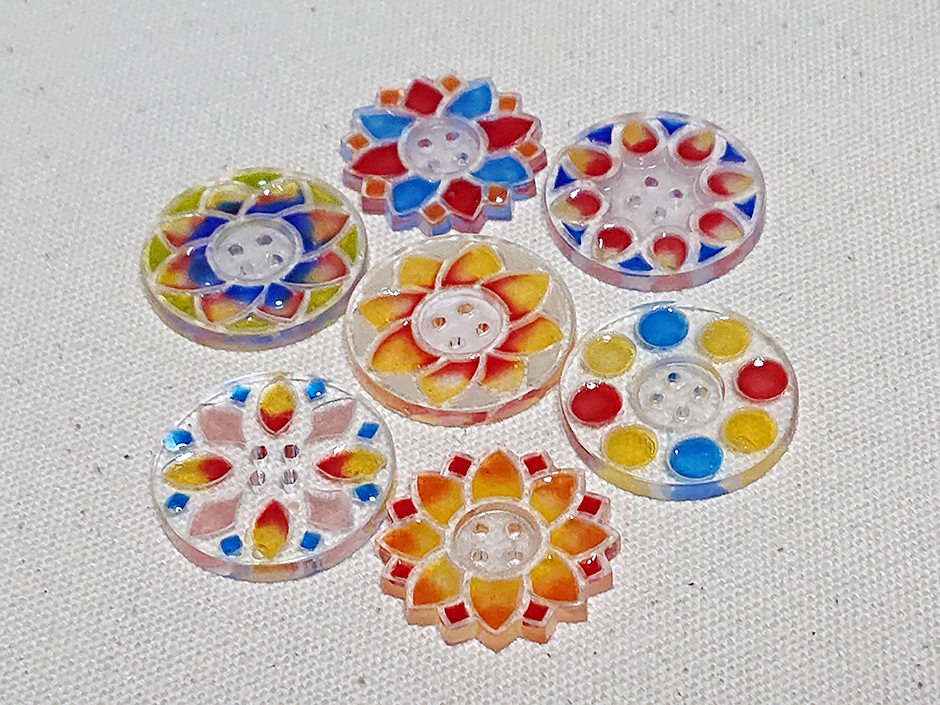 アクリルとレジンのボタン