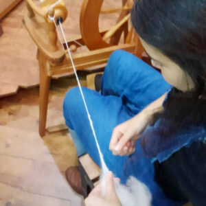 糸紡ぎ【一日体験教室】ワタから糸を作る