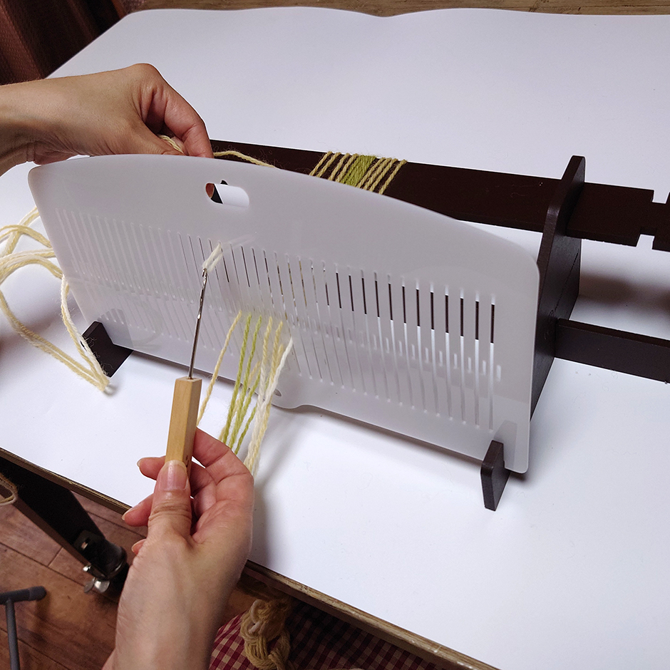 ひとつ屋オリジナルの織り機