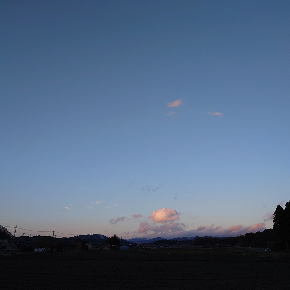 雨上がりの夕暮れ