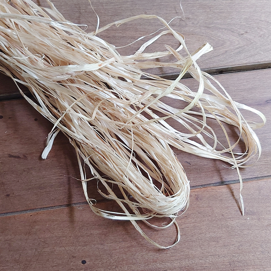 ひとつ屋染織農園（クズの繊維）